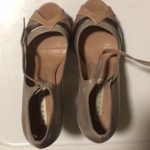 Pura Lopez platforms